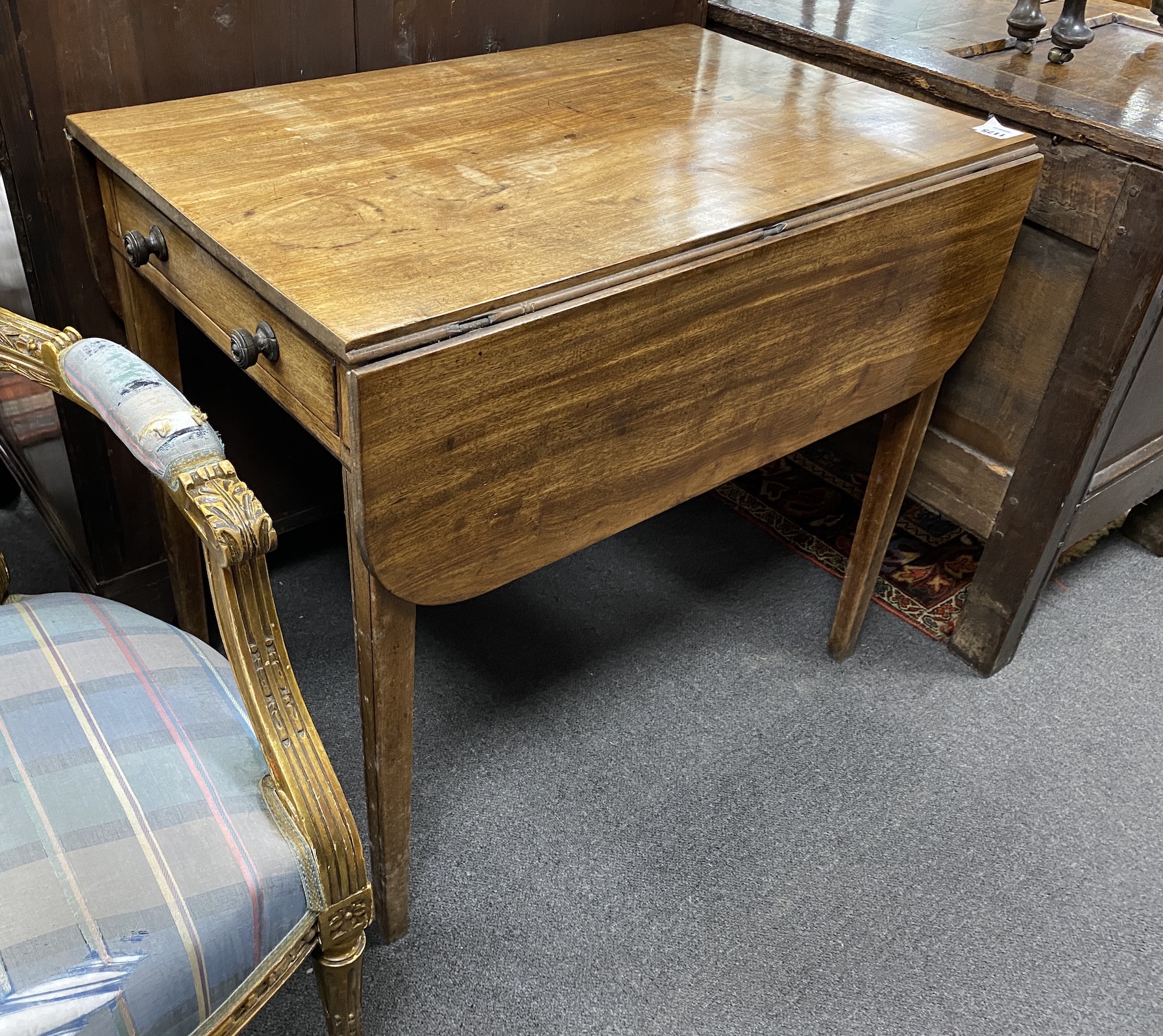 A George III mahogany Pembroke table, width 80cm, depth 53cm, height 72cm